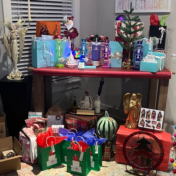 Posh Anniversary Live show! 30 items for 3$ - Picture 3 of 9